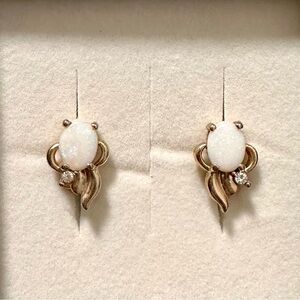 White Oval Stone Leaf Stud Earrings with Gold-Tone Accents